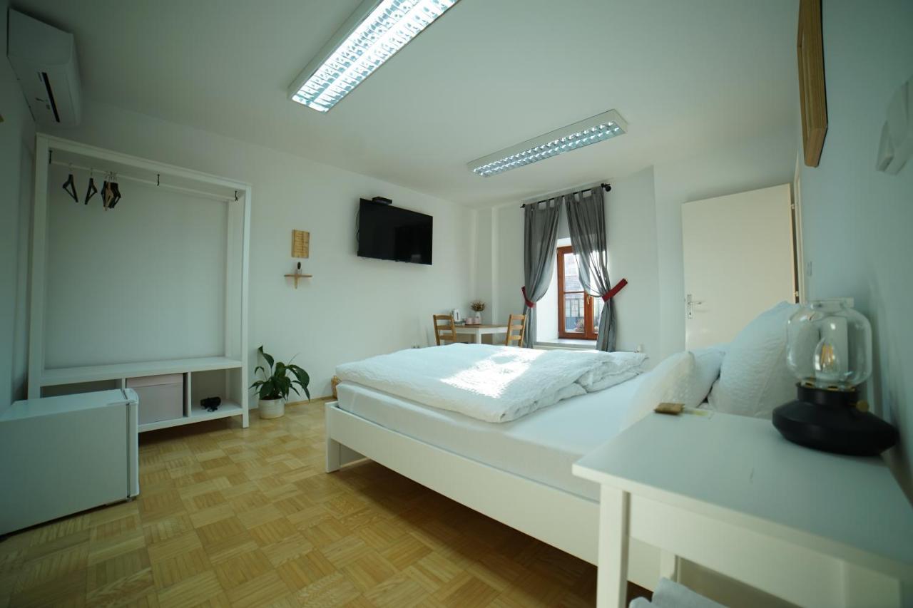 Appartement Sobe Prostija à Ptuj Extérieur photo