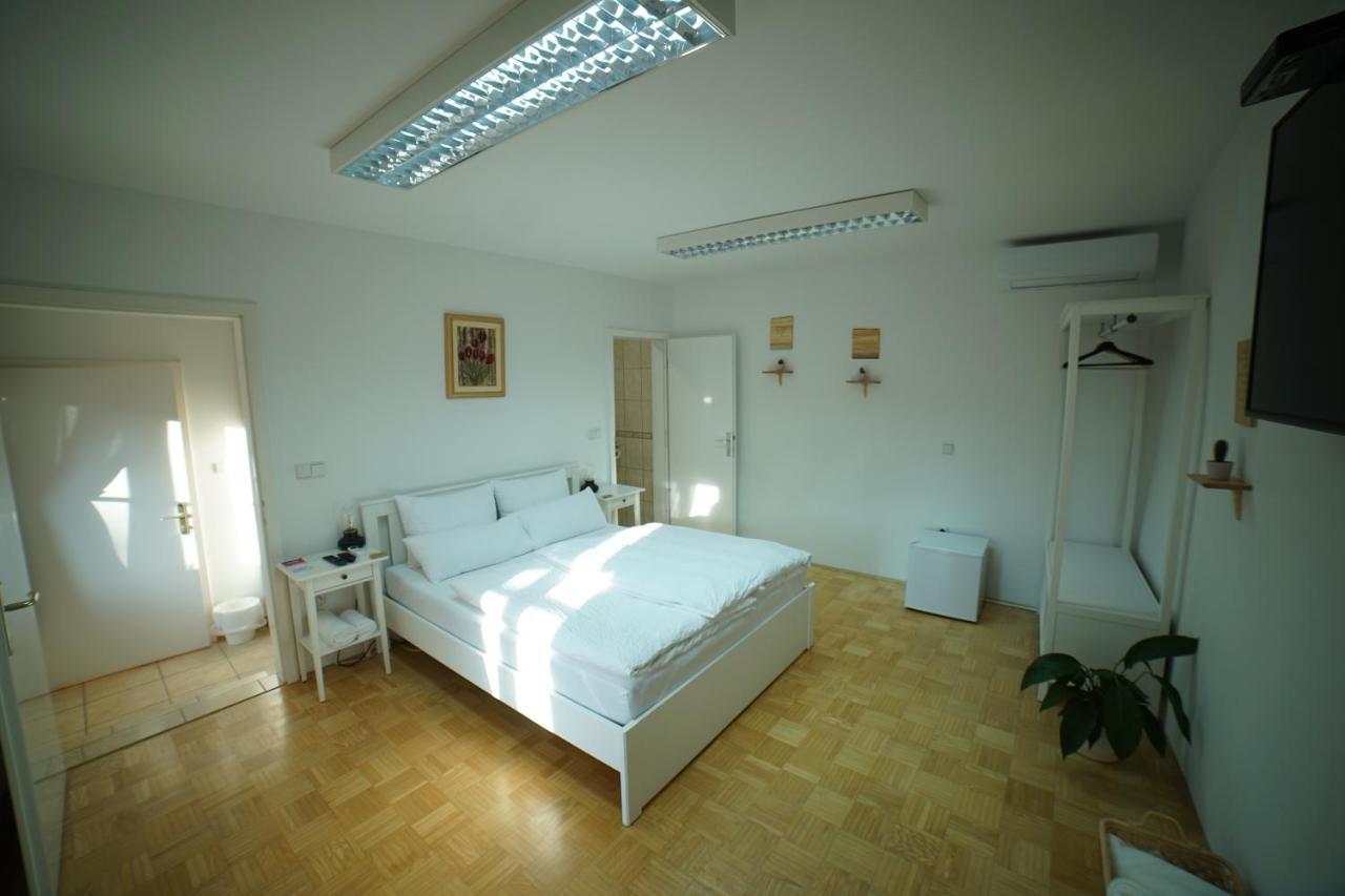 Appartement Sobe Prostija à Ptuj Extérieur photo